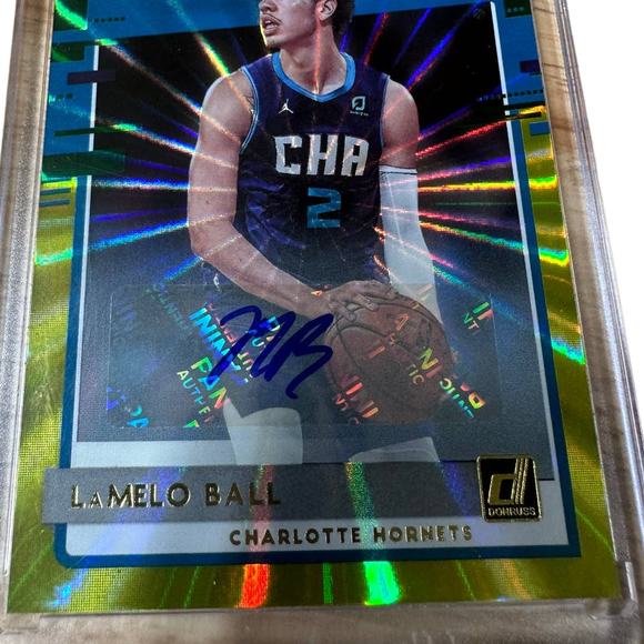 Panini Donruss 20-21 LaMelo Ball Rated Rookie Auto Green Yellow Laser RC #202 - Picture 6 of 6
